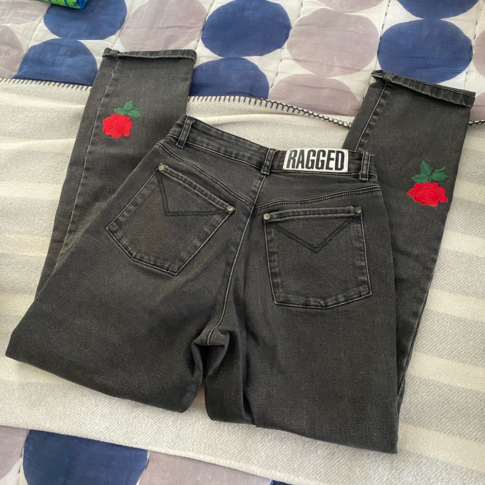 Ragged Priest Denim. loved. size 26. no stretch. fits more a 24/25.